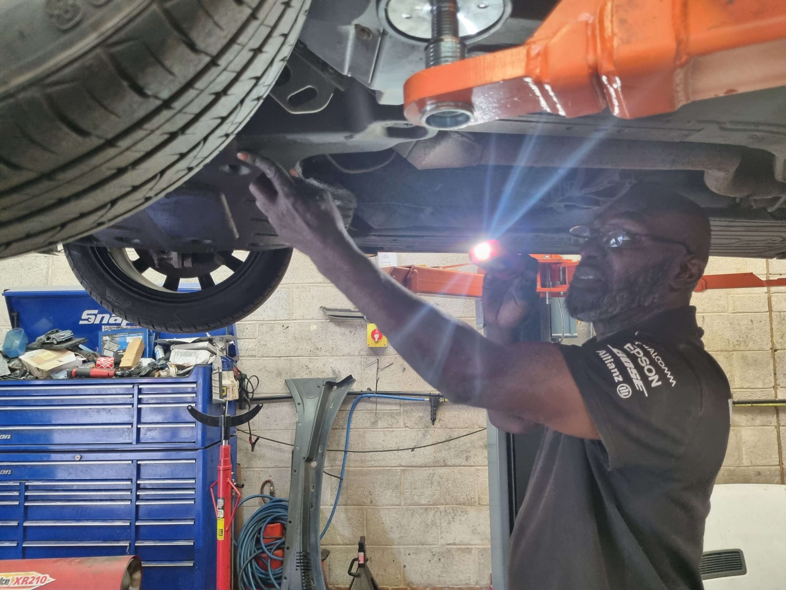 MB Autos mechanic in Hockley Birmingham garage